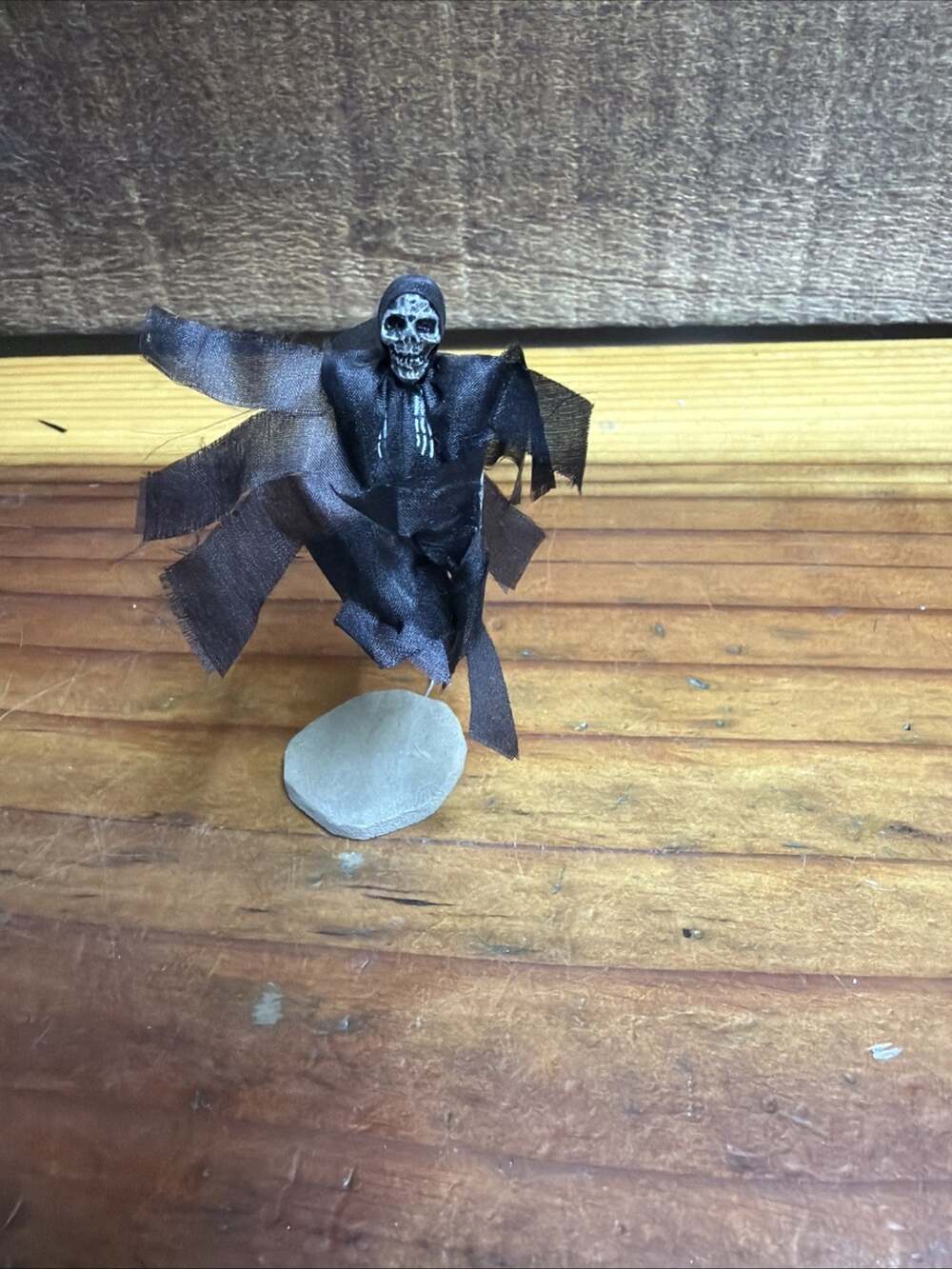 2000 Lemax Spooky Town Flying Banshee Halloween Village Figurine 02436